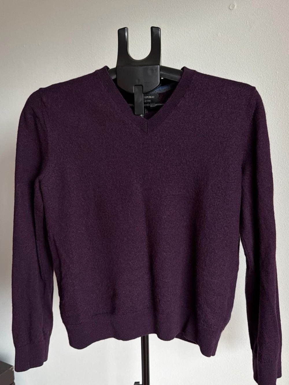 Banana Republic Women's V-Neck Sweater in Plum